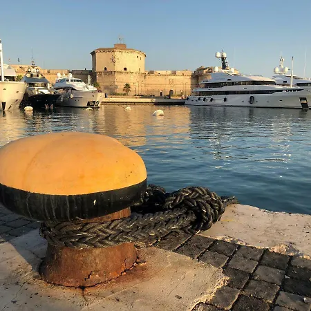Quattro Stelle Al Porto Civitavecchia